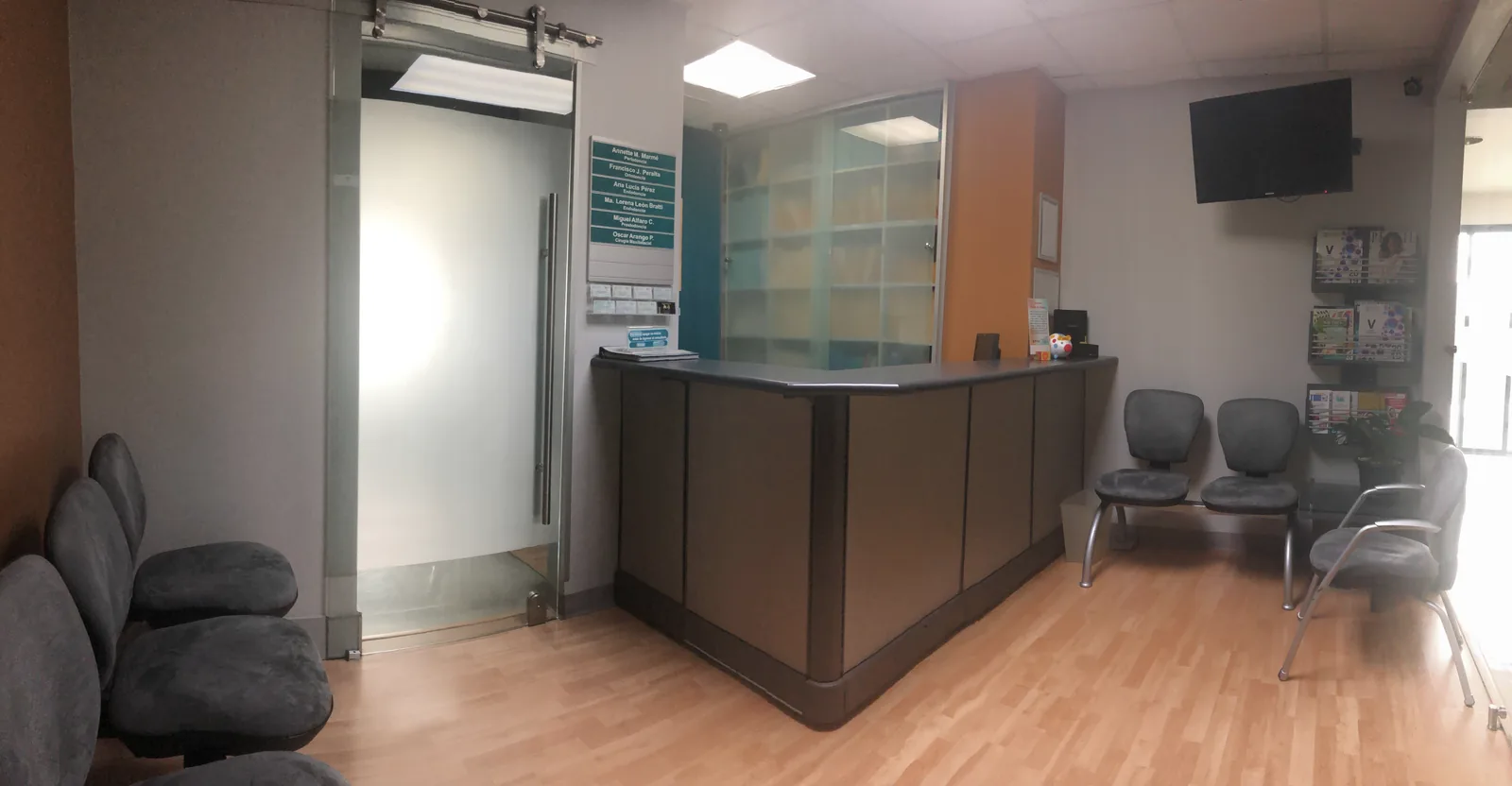 Sala de espera del consultorio en Hospital CIMA